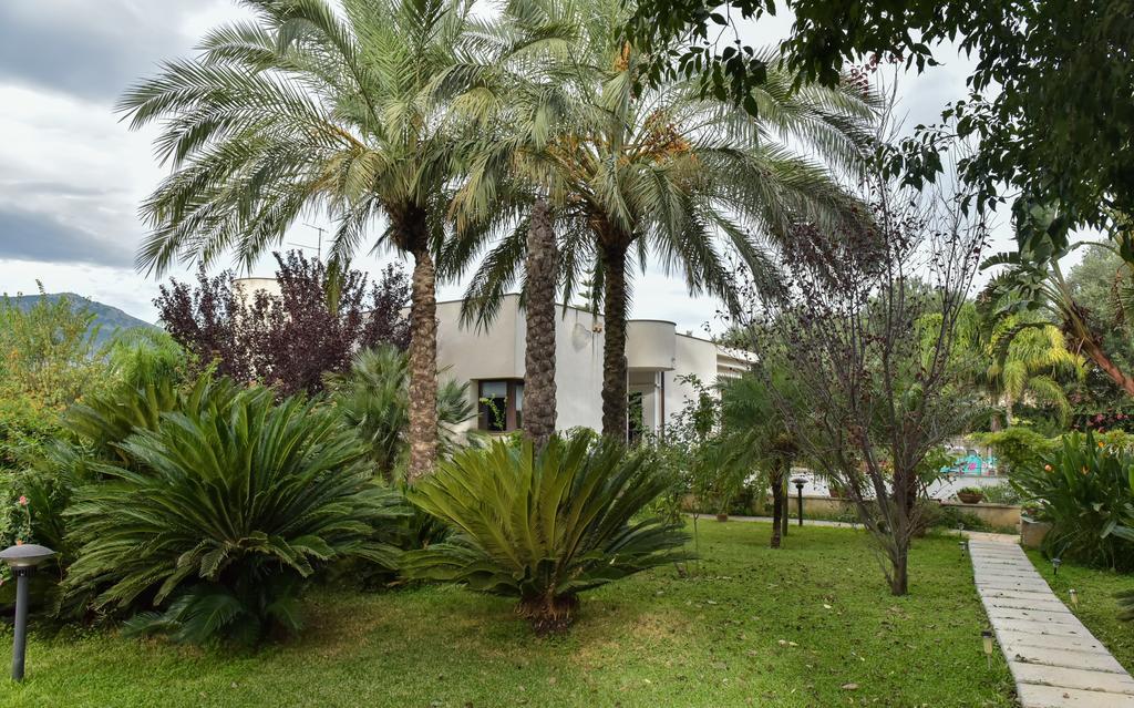 Flora Couette-café Mondello